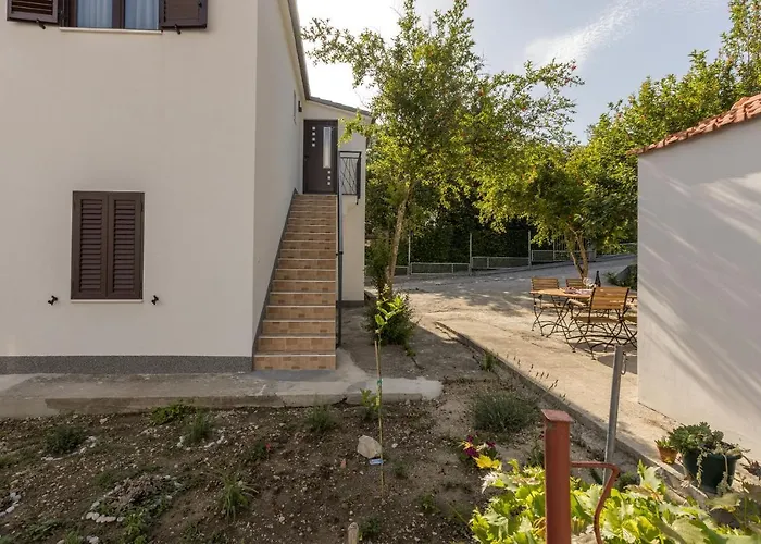 Apartment Lamaro