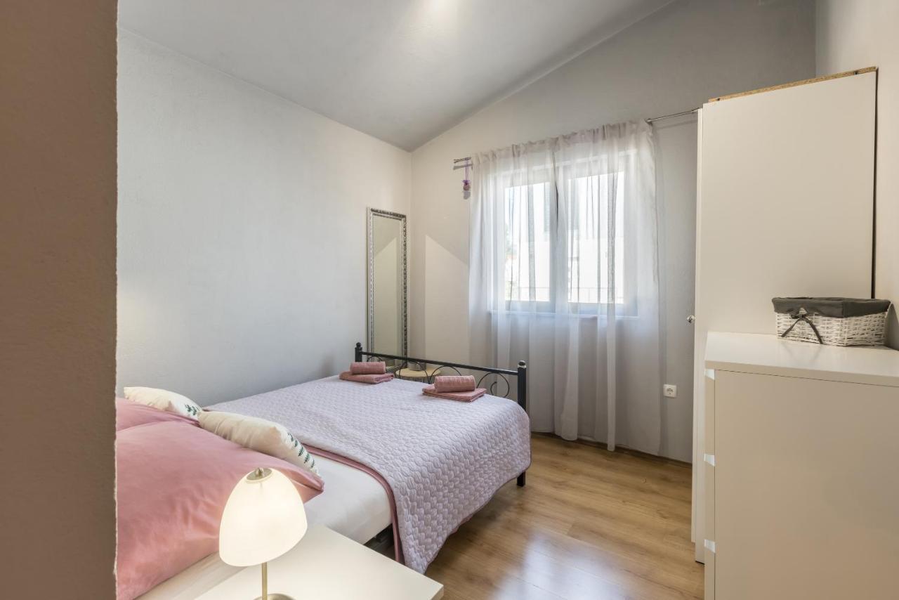 Lamaro Apartment *