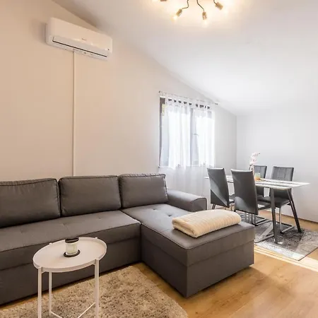 Apartment Lamaro Kastela Exterior photo